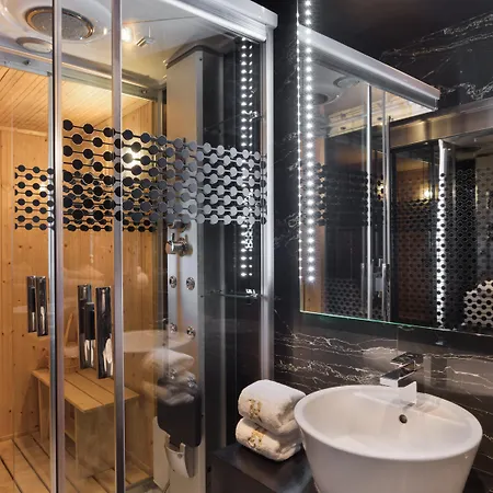 מלון Hugo's Boutique - Adults Only 4*