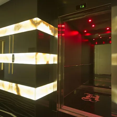 Hugo's Boutique - Adults Only מלון