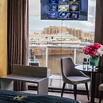 Hugo's Boutique - Adults Only 4*