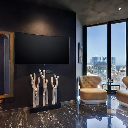 Hugo's Boutique - Adults Only 4*