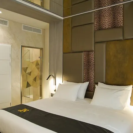 Hugo's Boutique - Adults Only 4*