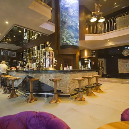 Hugo's Boutique - Adults Only 4*