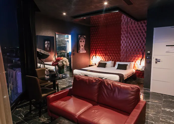 Hugo's Boutique - Adults Only 4*